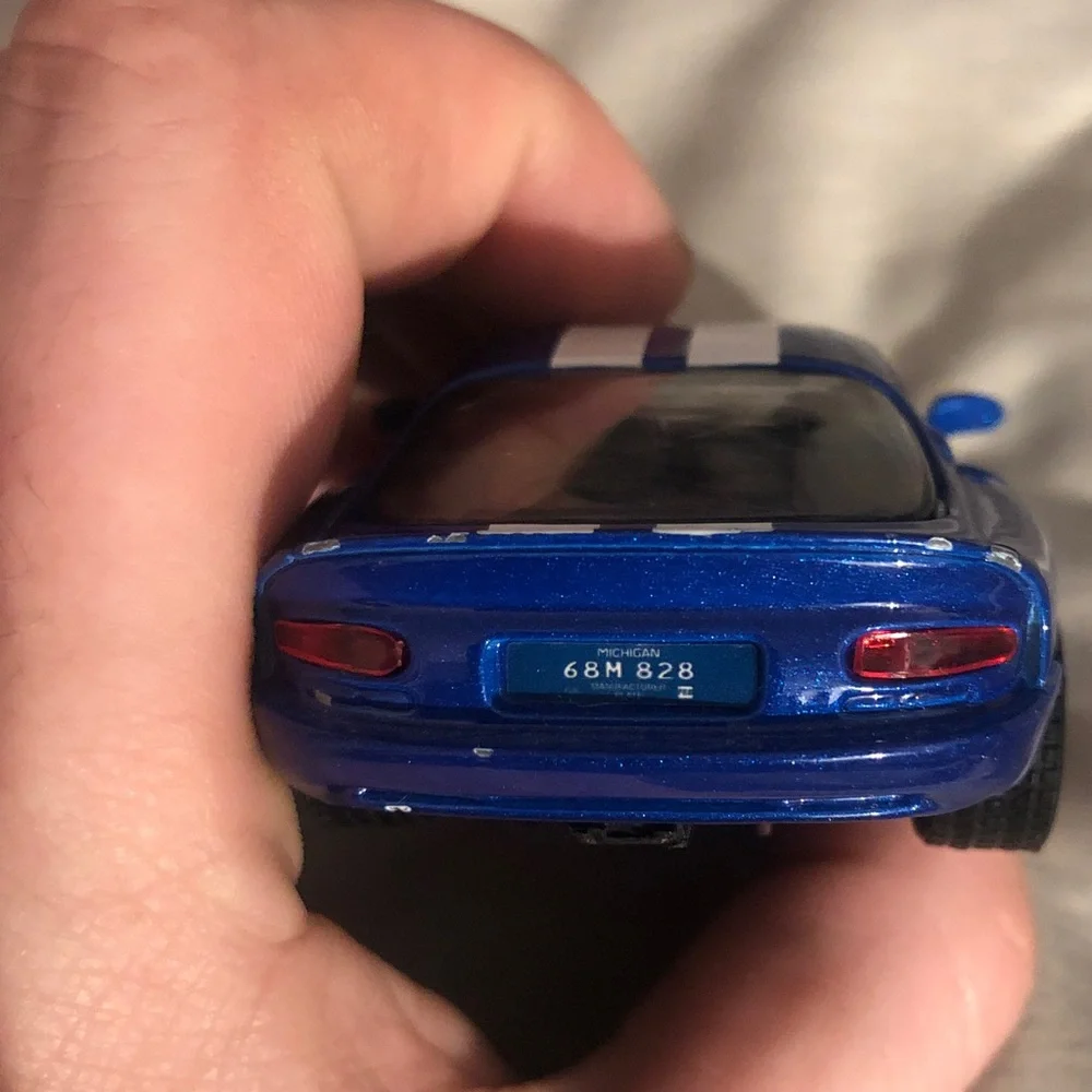 Dodge Viper Pull Back 1/39 blue with white racing stripes